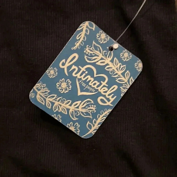 NWT Free People flowy sleeve bodysuit black M - Picture 4 of 4